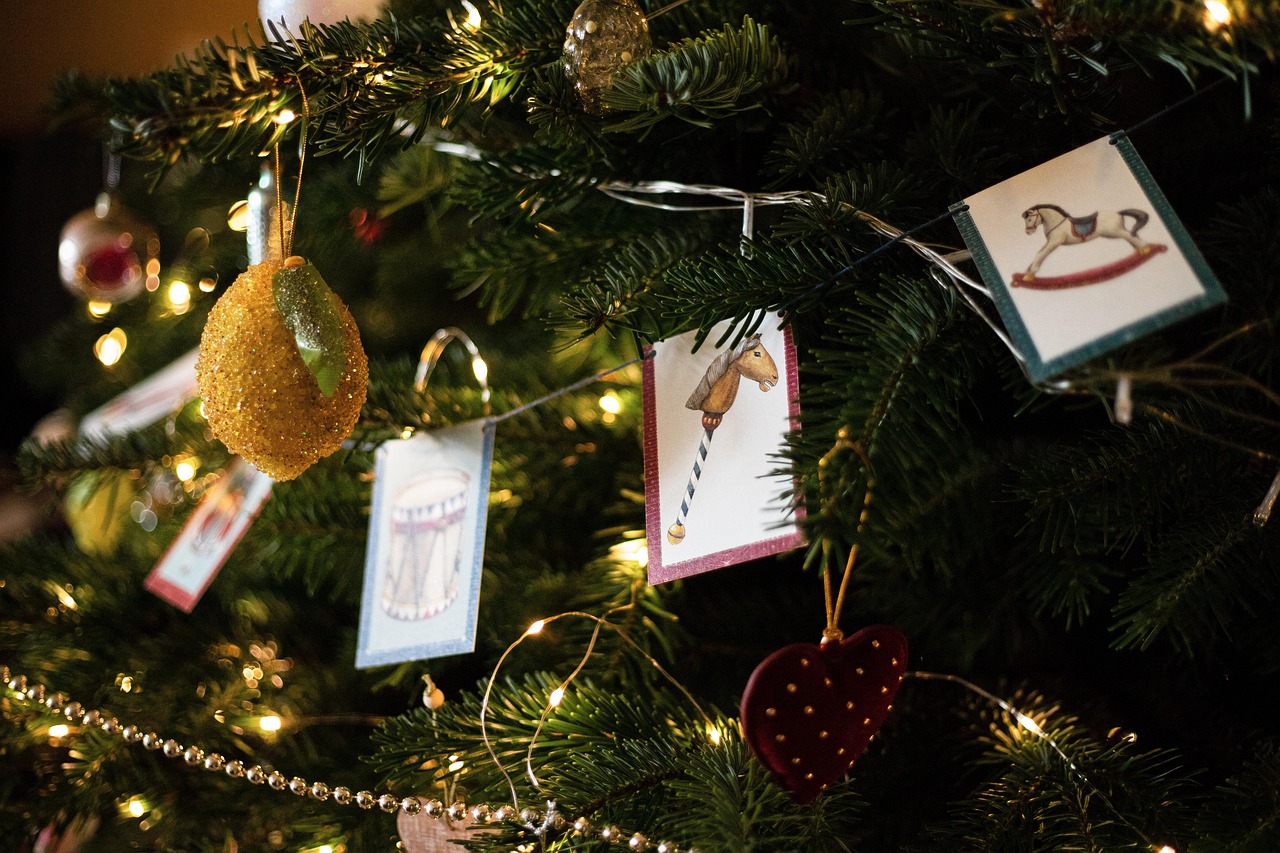 5 motivi per cui gli alberi di Natale tradizionali ti faranno perdere tempo e fatica