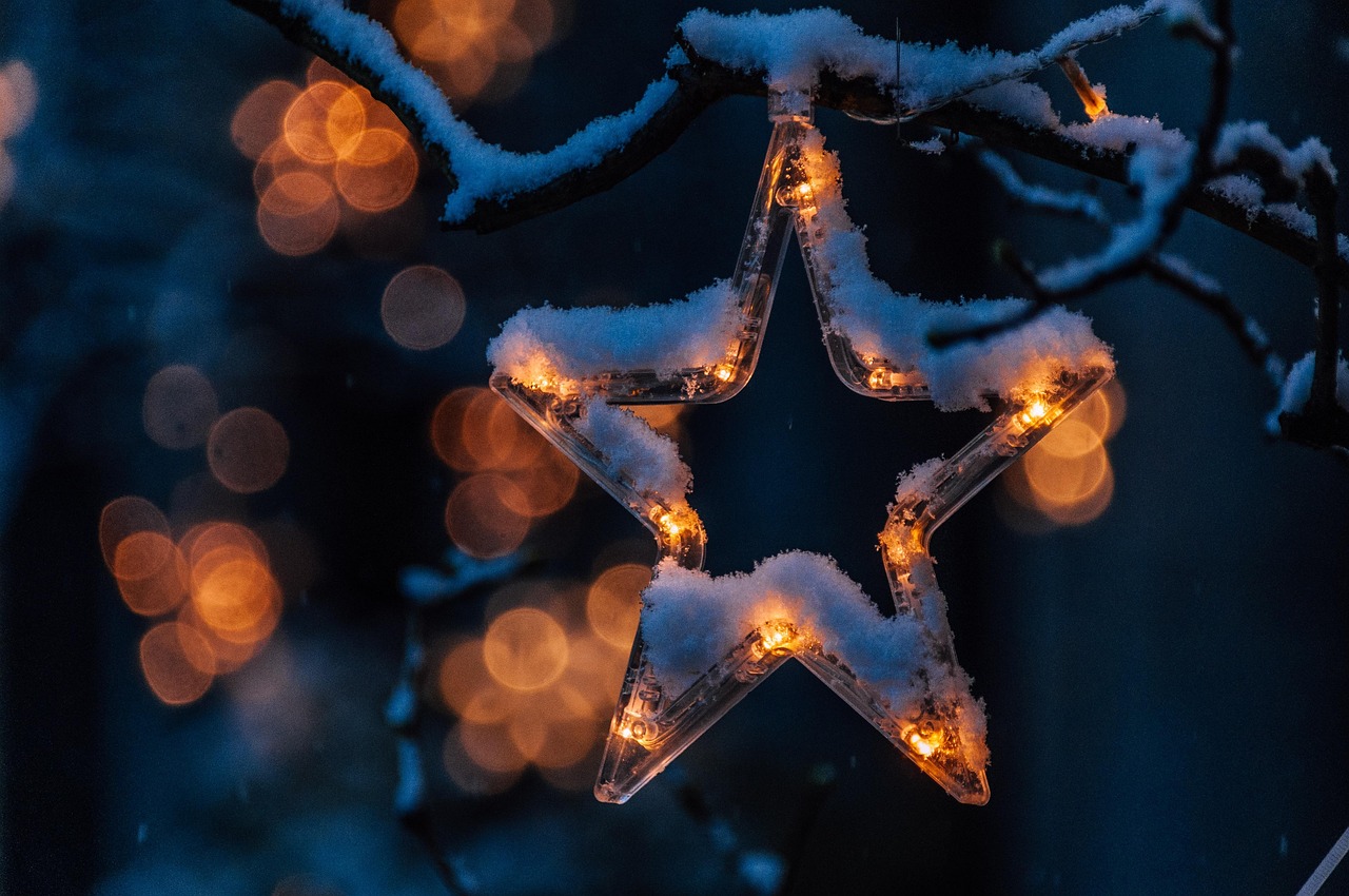 I migliori trucchi per decorare il tuo albero LED e creare un'atmosfera magica